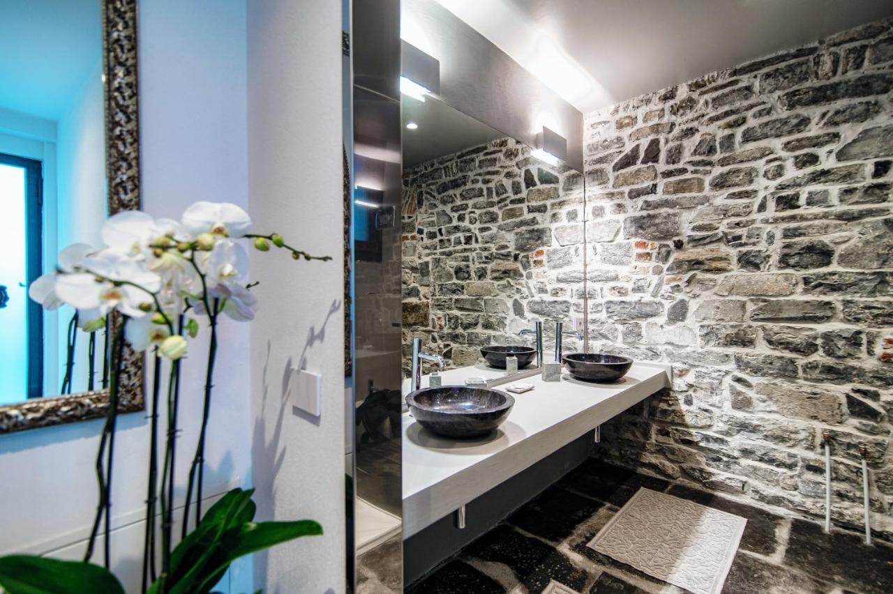 Suite Lo Storico - The House Of Travelers Como Exterior foto